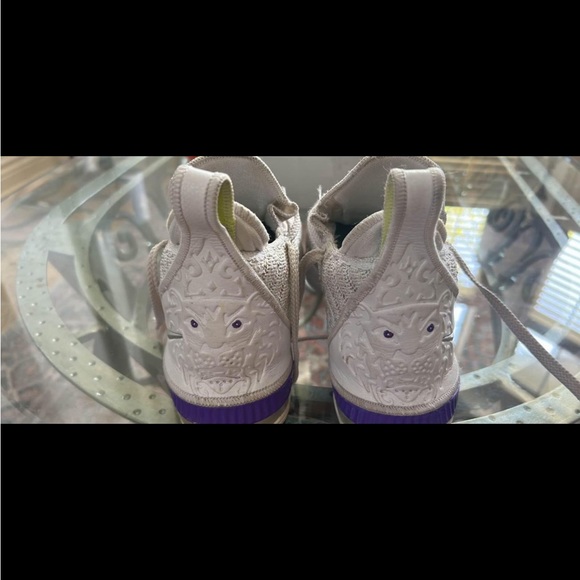 Nike Basketball 🏀 Shoes - Picture 4 of 5